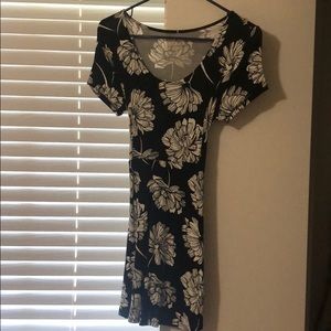 Motherhood Maternity- B&W Cinched Floral Blouse
